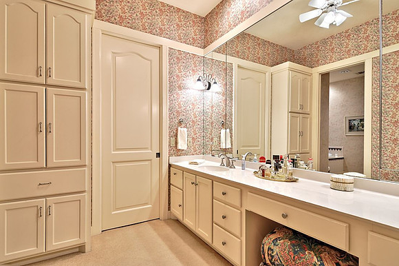 MBath Dressing Area