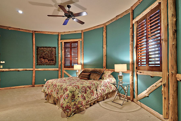 BR w/Custom Cedar Trim