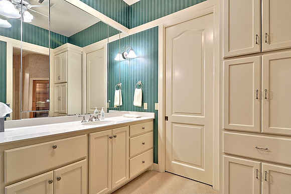 2nd MBath Dressing Area