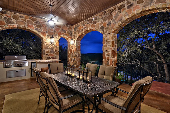 Covered Patio with Outdoor Kitchen
