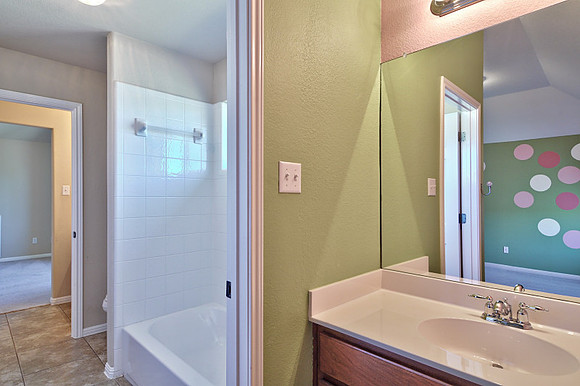Bedroom 4 vanity