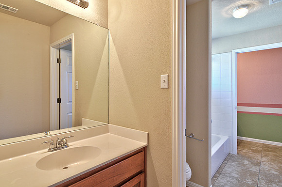 Bedroom 5 vanity